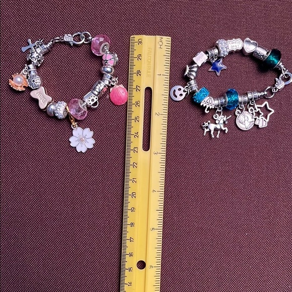 💎🆕 💎 Silver Earrings, Bracelets and Keychain Set - Picture 7 of 12